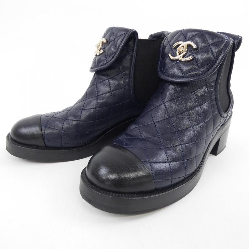 Chanel Ankle Boots Turn Lock — view 3