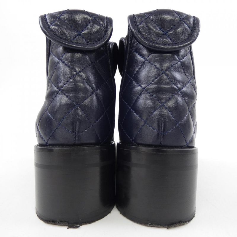 Chanel Ankle Boots Turn Lock — view 5