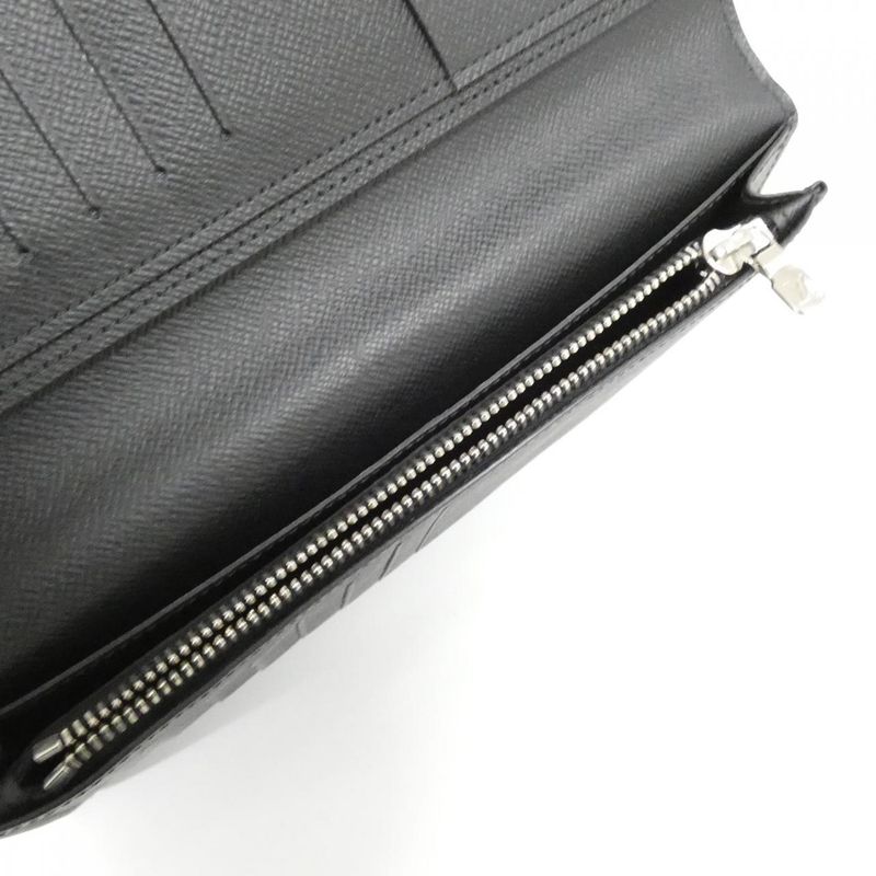 Louis Vuitton Taiga Portefeuille Brazza Wallet — view 5