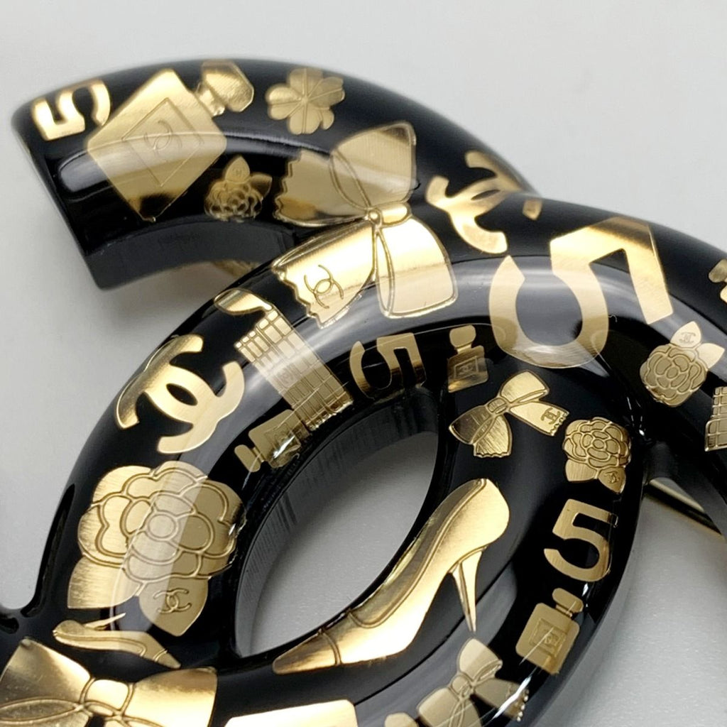 Chanel Brooch Black Gold Resin — view 5