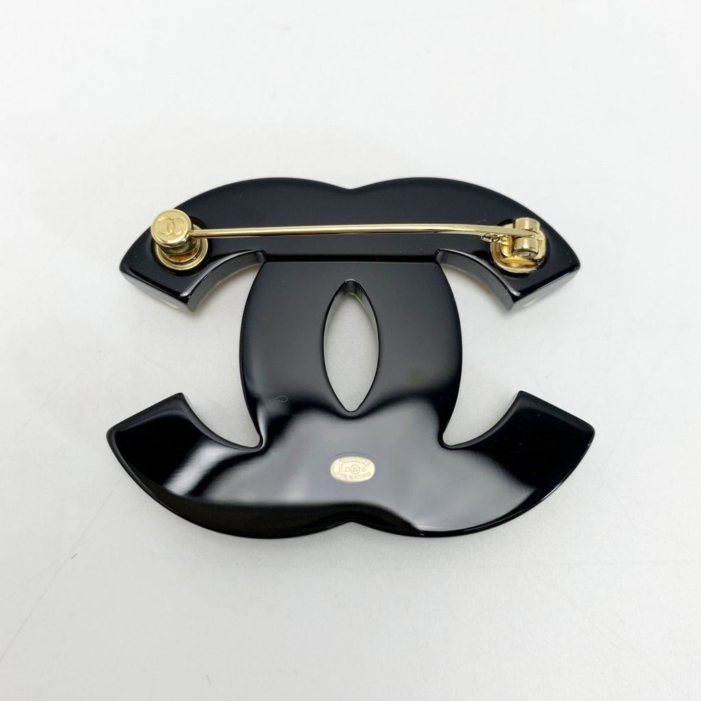 Chanel Brooch Black Gold Resin — view 3