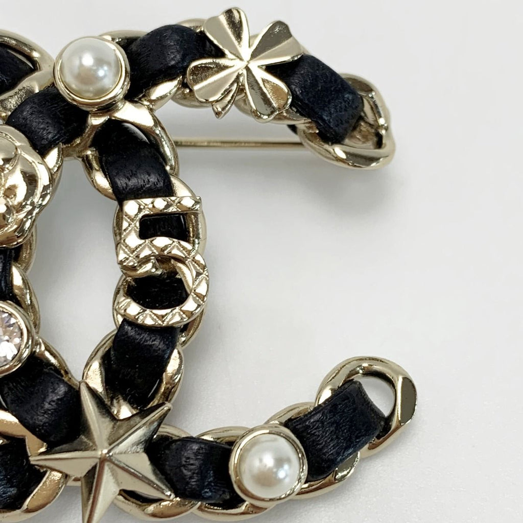 Chanel Coco Mark Rhinestone Faux Pearl Brooch B22 V Black Gold Leather — view 4