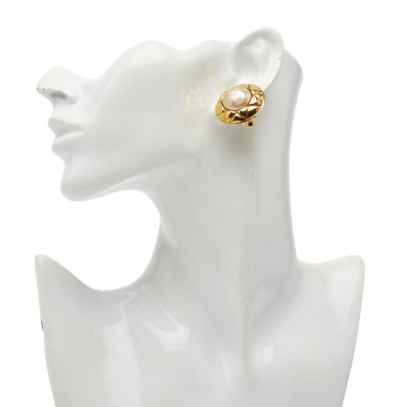 Chanel Quilted Pearl Gold Plated — view 6