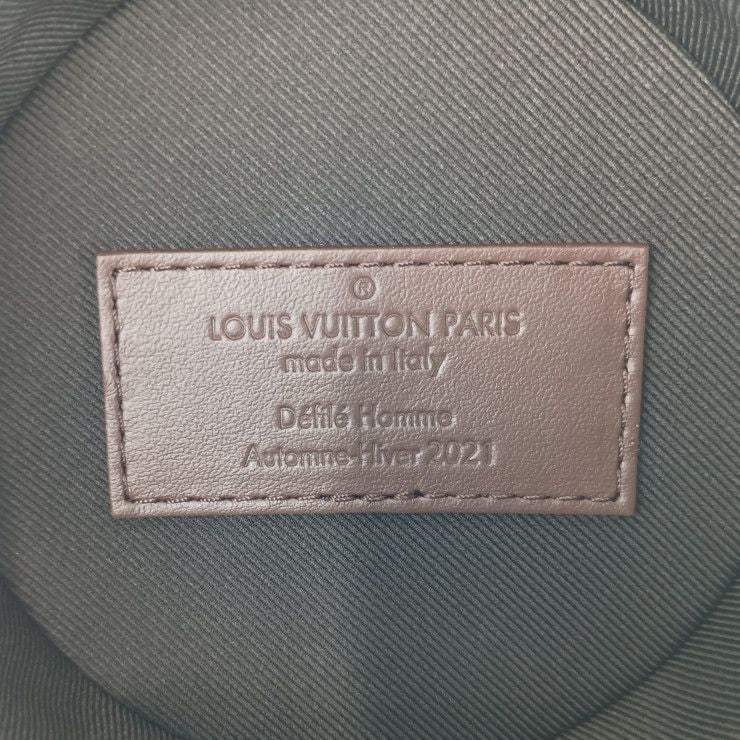Louis Vuitton Exhibit Shoulder Bag Everyday Coffee Cup — view 9