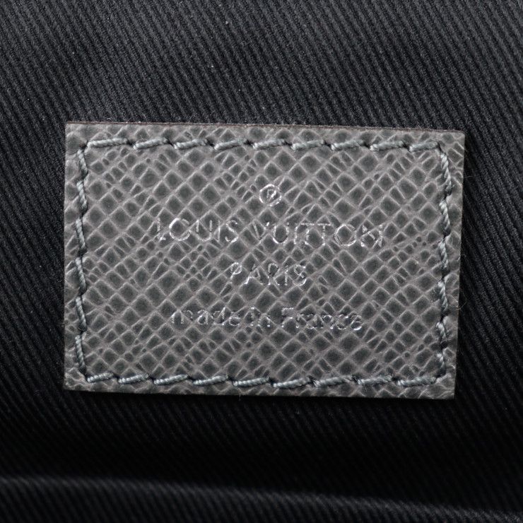 Louis Vuitton District PM NV3 Messenger Bag Leather Glacier Gray Silver — view 9