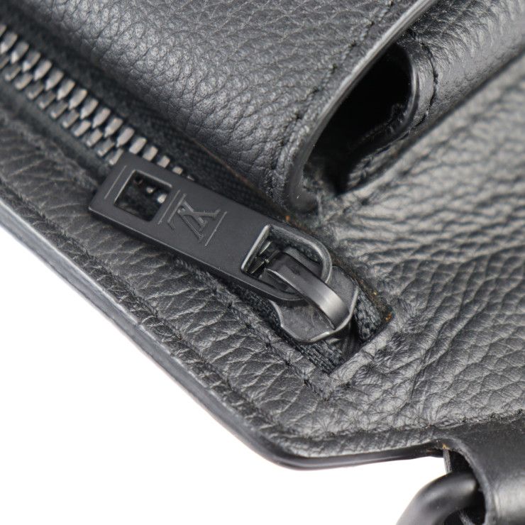 Louis Vuitton Take Off Suring Body Bag Grain Leather Noir Black Logo — view 5