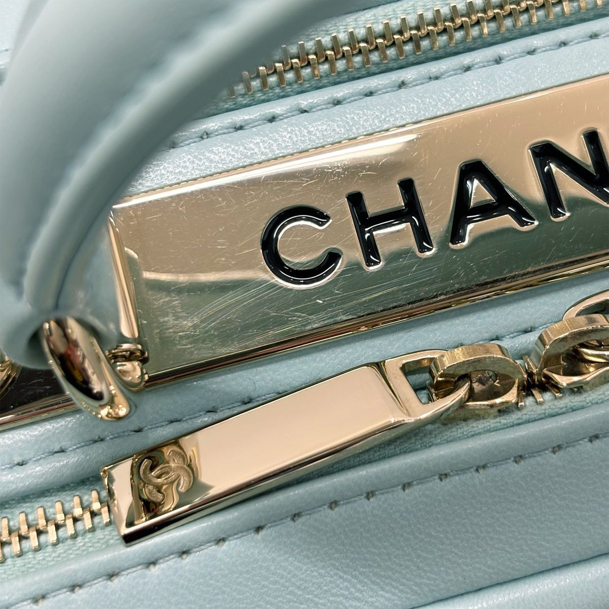 Chanel Quilted Chain Shoulder Bag Lambskin Trendy CC Mizuiro Champagne Gold — view 8