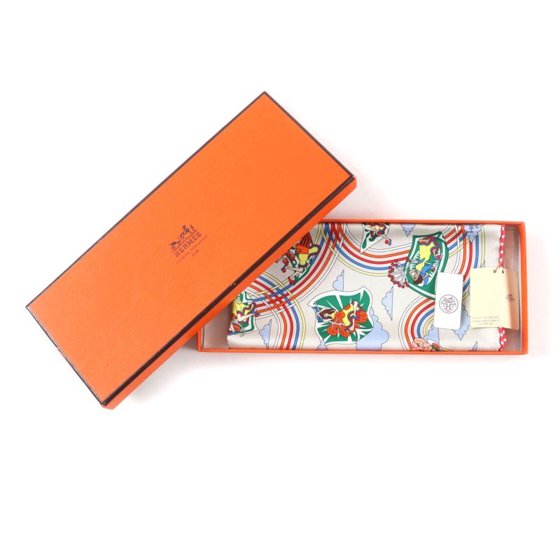 Hermes Carre 45 Volants Flying 100% Silk GRIS Per-e VERT JA Scarf — view 2