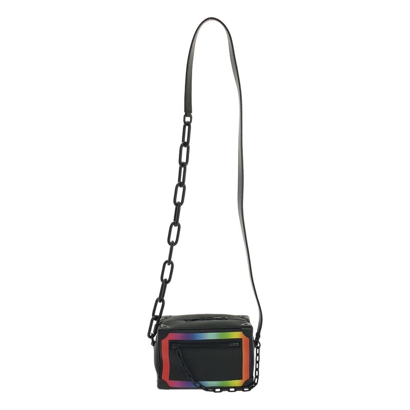 Louis Vuitton Taiga Soft Trunk Leather Chain Shoulder Bag Black — view 2