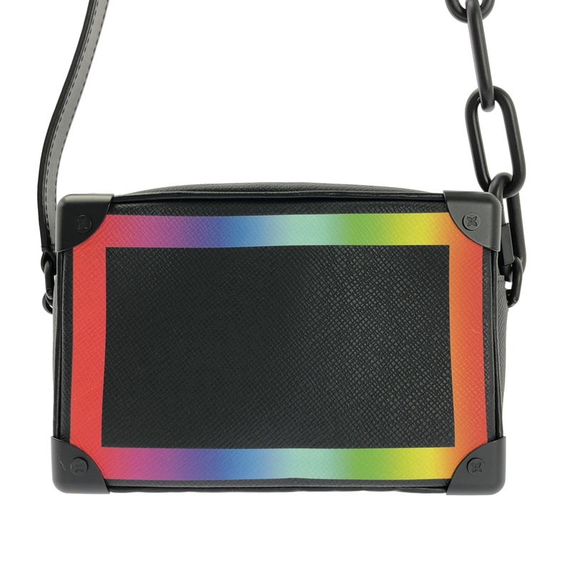Louis Vuitton Taiga Soft Trunk Leather Chain Shoulder Bag Black — view 3
