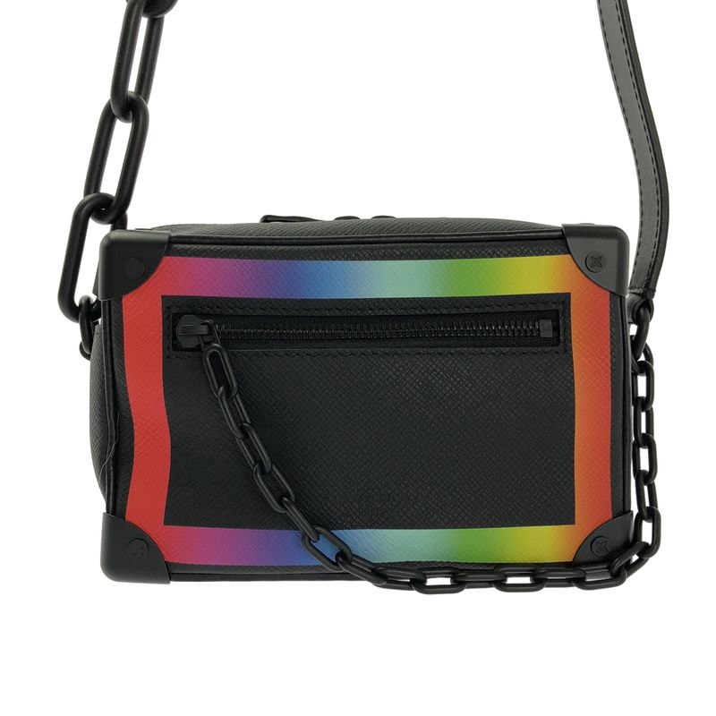 Louis Vuitton Taiga Soft Trunk Leather Chain Shoulder Bag Black — view 4