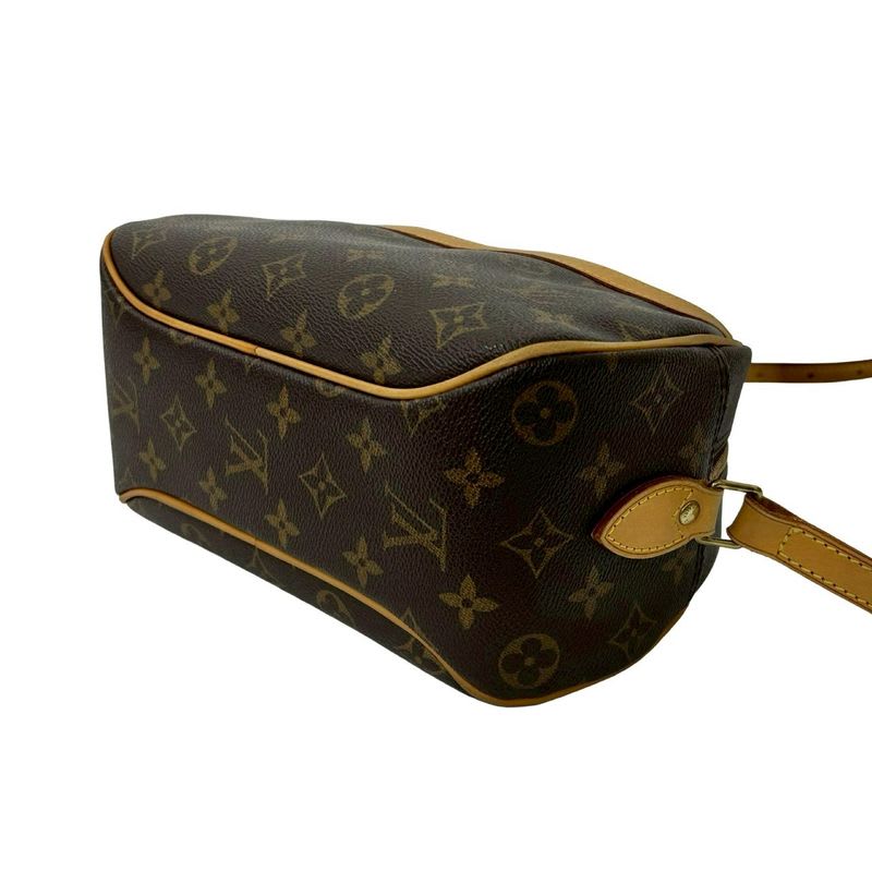 Louis Vuitton Vintage Blois Monogram Leather Shoulder Bag — view 9