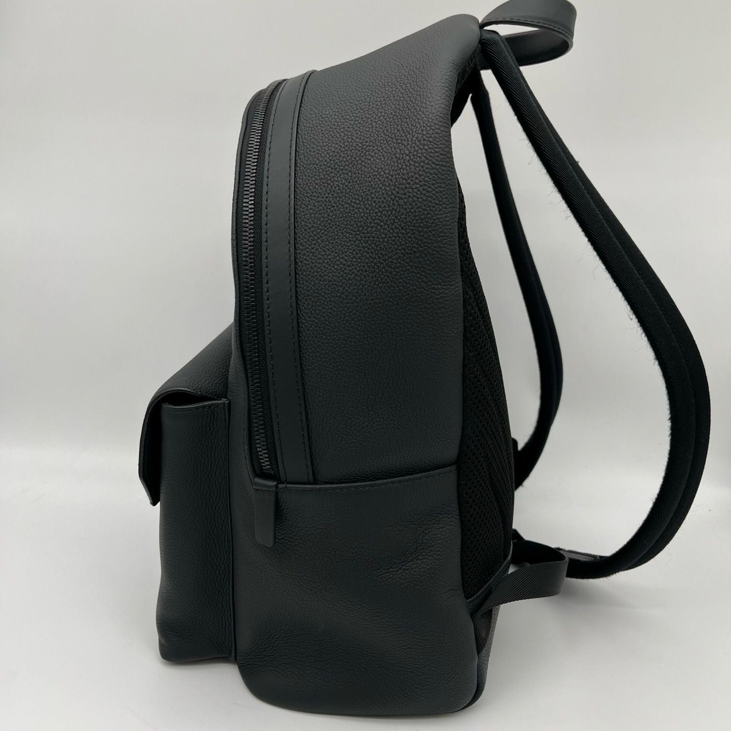 Louis Vuitton LV Aerogram Pilot Sling Bag Leather Noir Black — view 4