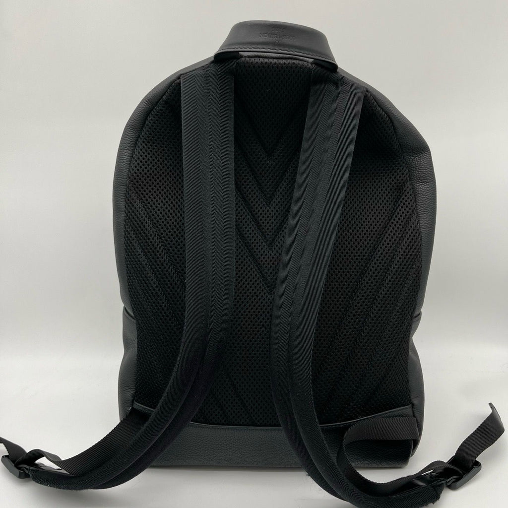 Louis Vuitton LV Aerogram Pilot Sling Bag Leather Noir Black — view 2