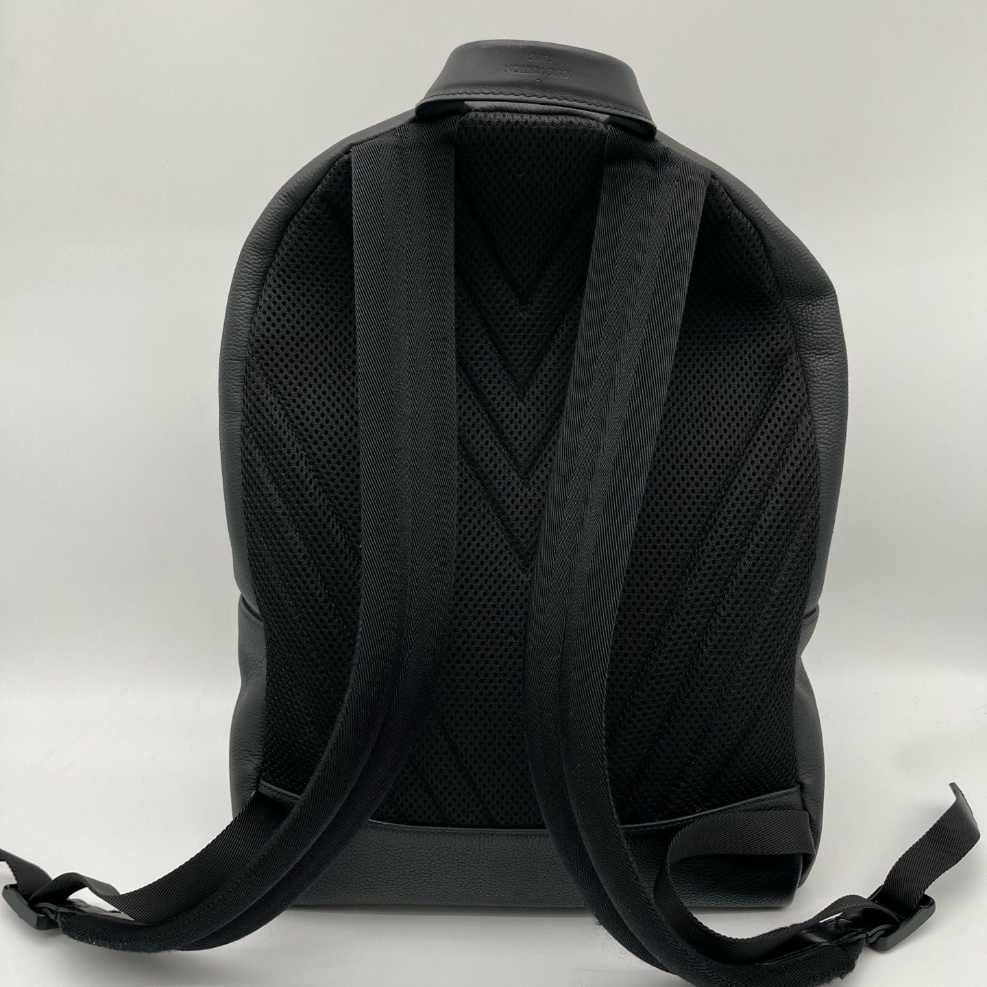Louis Vuitton LV Aerogram Pilot Sling Bag Leather Noir Black — view 2