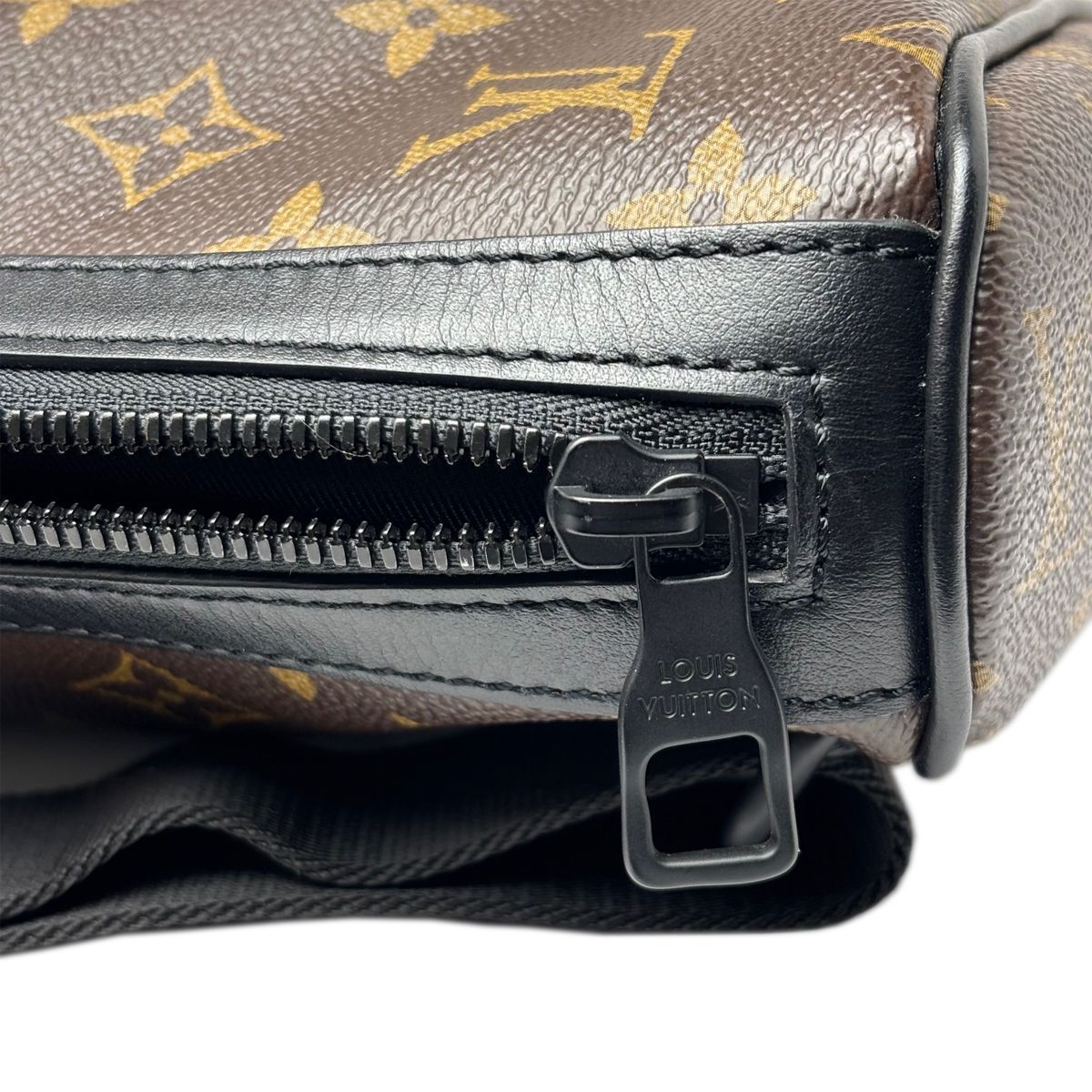 Louis Vuitton Shoulder Bag Monogram Chokes — view 7