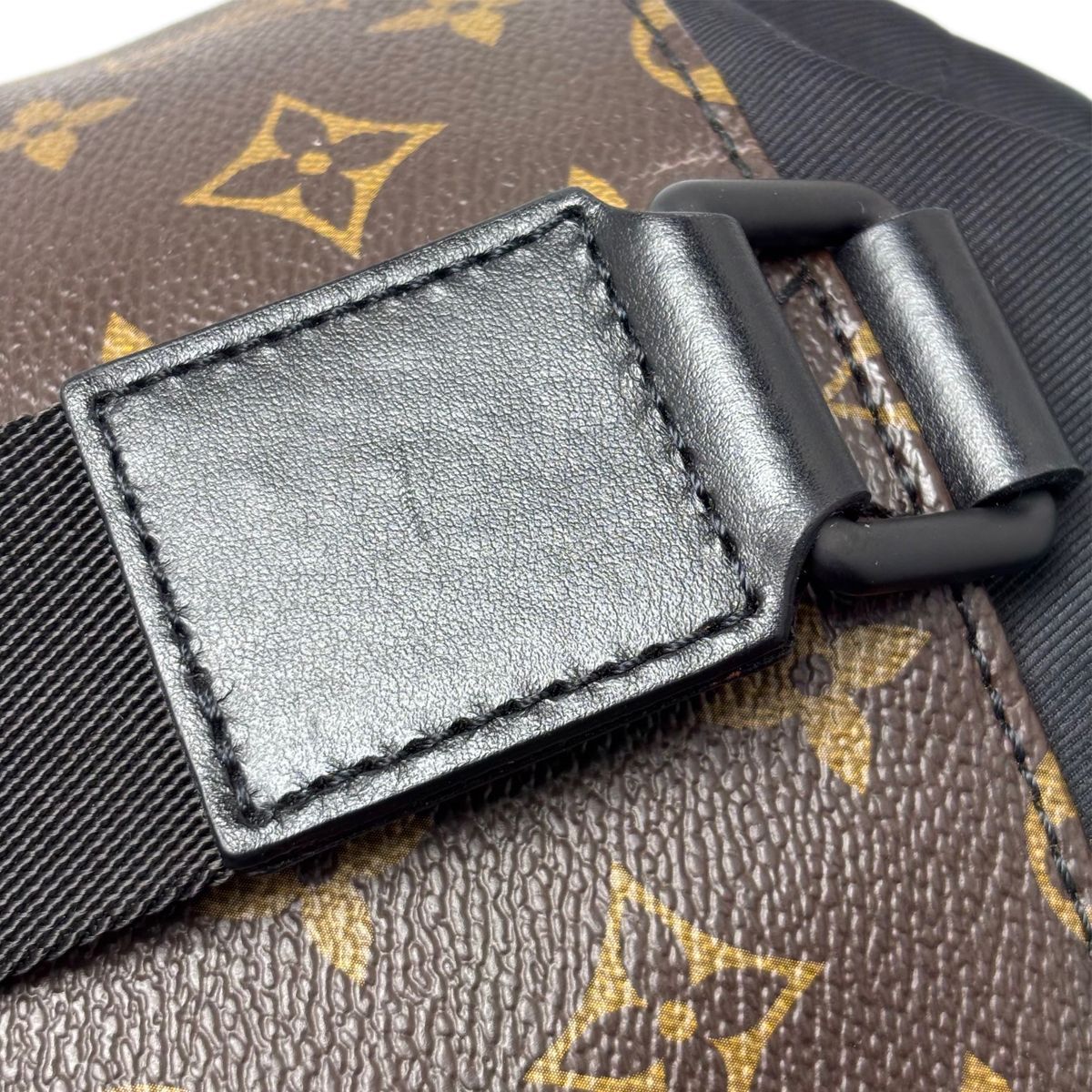 Louis Vuitton Shoulder Bag Monogram Chokes — view 8