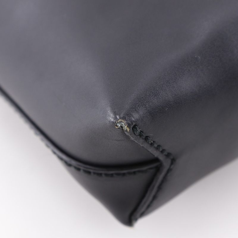 Gucci Messenger Bag GG Supreme Canvas Black Shoulder — view 6