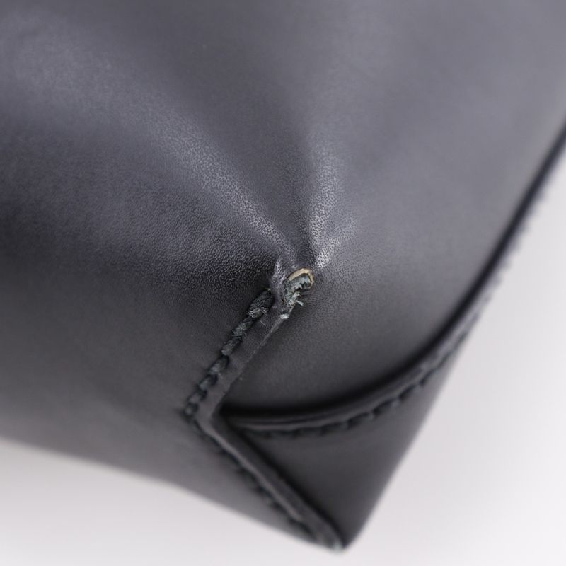 Gucci Messenger Bag GG Supreme Canvas Black Shoulder — view 7