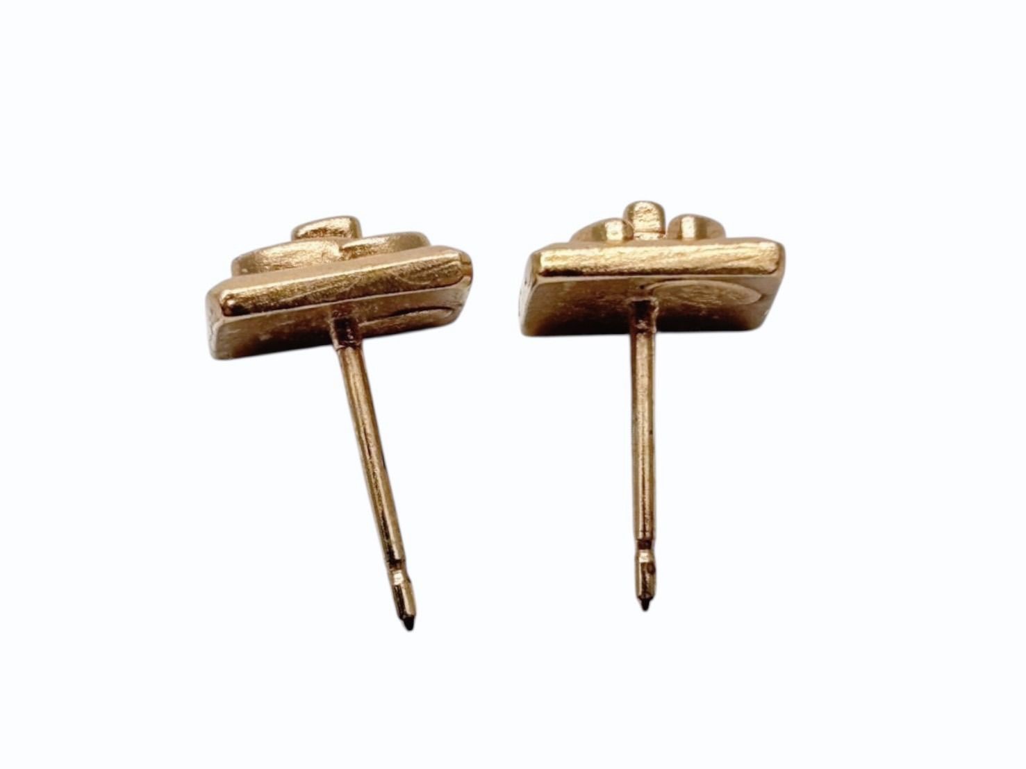 Chanel CC Logo Earrings 02 Turnlock Matte Gold Metal — view 4