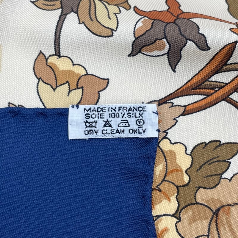 Hermes Scarf Silk Carre 90 Copeaux Sawdust Horse Pattern Tool Beige Navy White — view 8