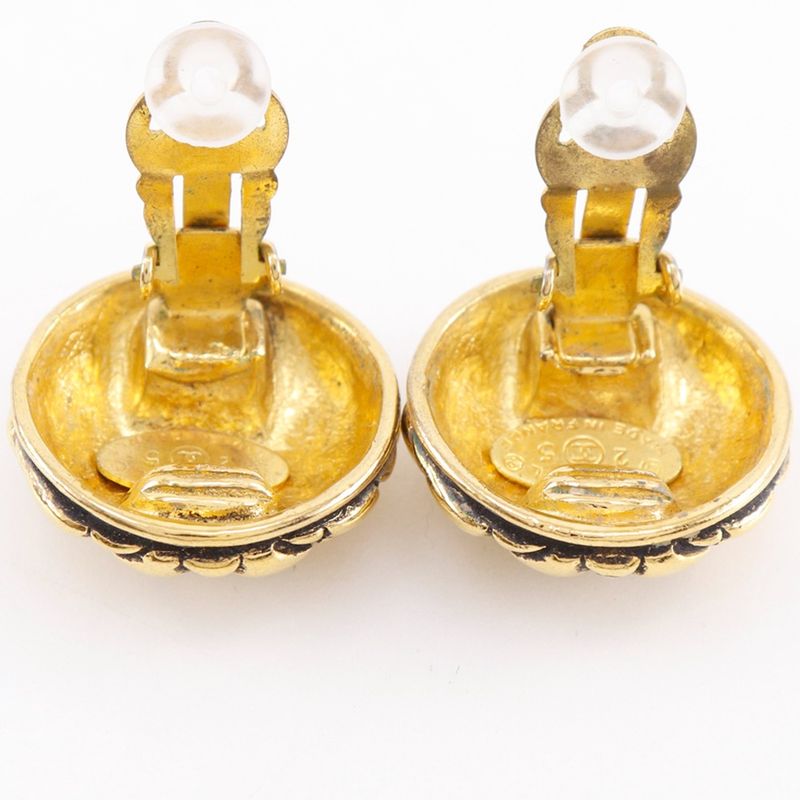 Chanel Coco Mark Quilted Vintage Gold Plated 25 23.6 g Earrings — view 5