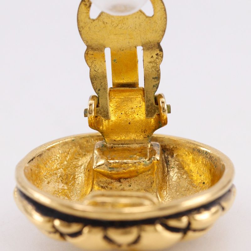 Chanel Coco Mark Quilted Vintage Gold Plated 25 23.6 g Earrings — view 8