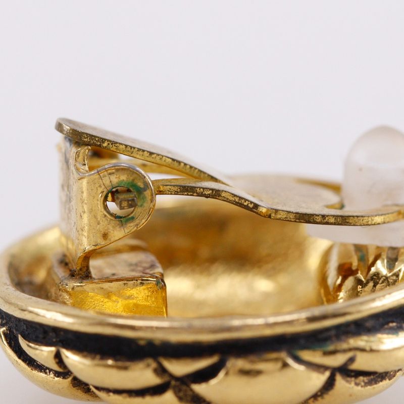Chanel Coco Mark Quilted Vintage Gold Plated 25 23.6 g Earrings — view 9
