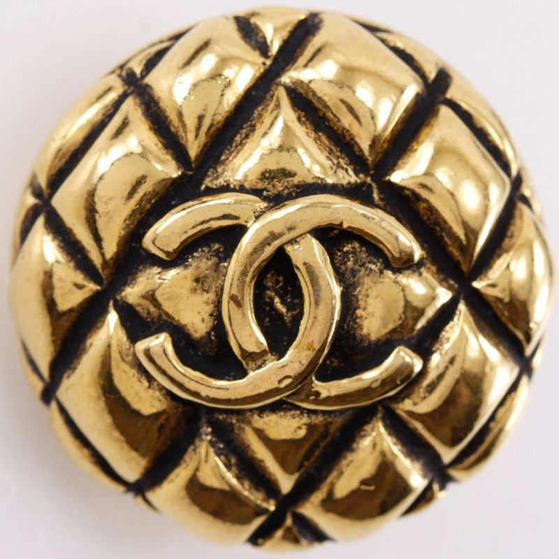 Chanel Coco Mark Quilted Vintage Gold Plated 25 23.6 g Earrings — view 6