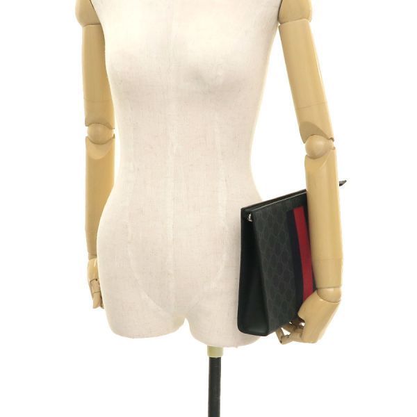 Gucci GG Supreme Clutch Bag — view 9