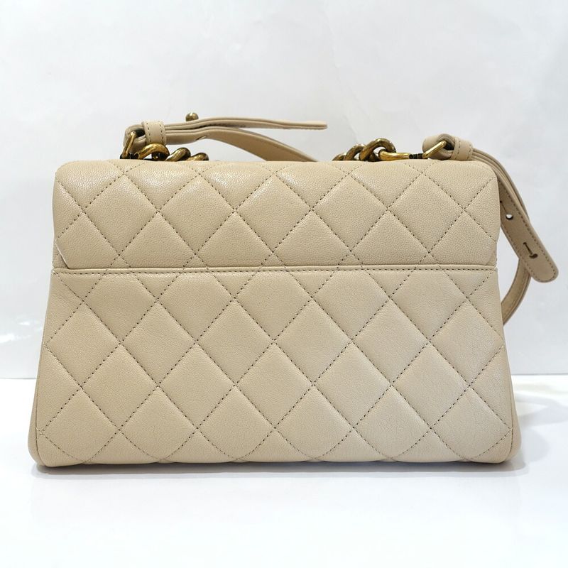 Chanel Quilted Chain Shoulder Bag Leather Beige Gdhardware Vintage — view 3