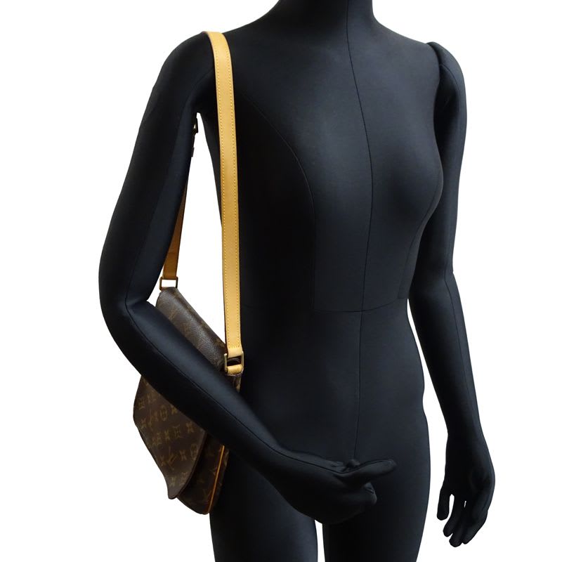 Louis Vuitton Shoulder Bag — view 9