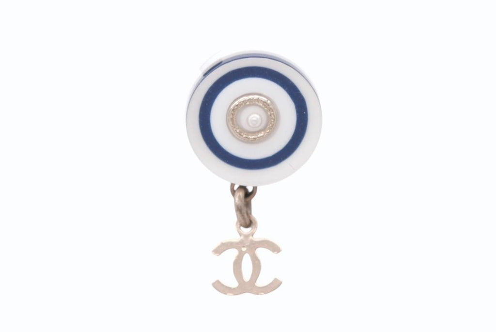 Chanel CC Logo Earrings 05 Pearl Resin Metal — view 2