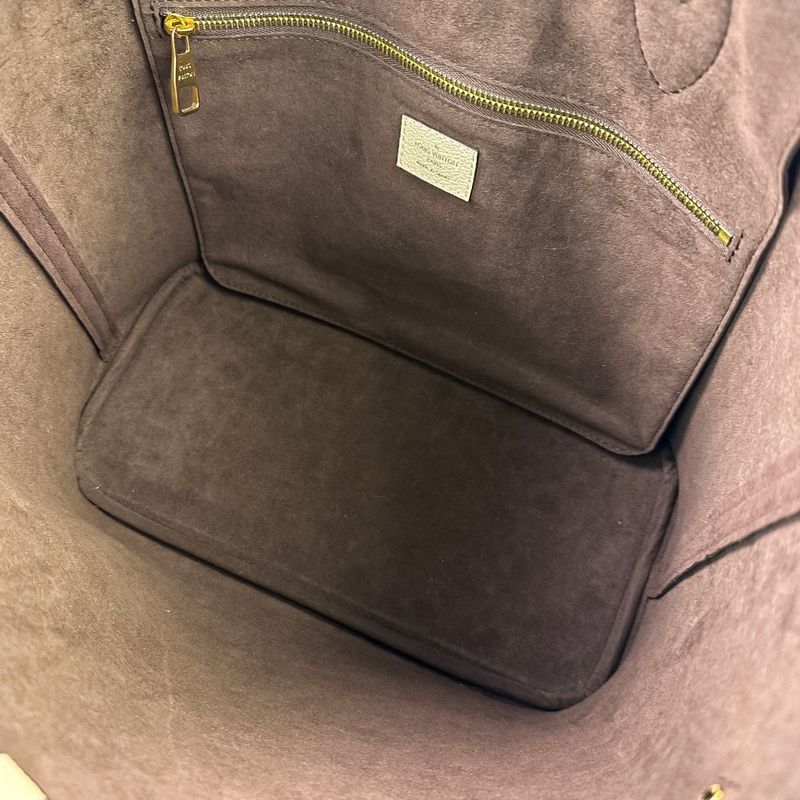 Louis Vuitton Monogram Empreinte Neverfull MM Tote Bag Cles — view 7