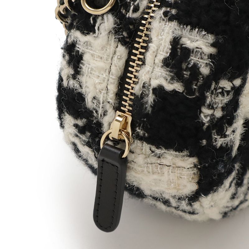 Chanel Round Chain Shoulder Pochette Shape Houndstooth Tweed Shearling Ivory — view 4