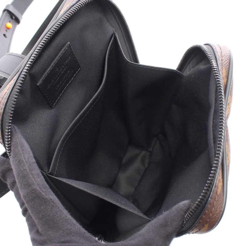 Louis Vuitton Waist Bag Utility Side Leather — view 3