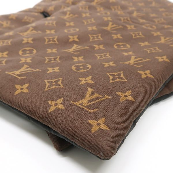 Louis Vuitton Echarpe Pillow Monogram Muffler 2021 Reversible Nylon Silk Scarf — view 6