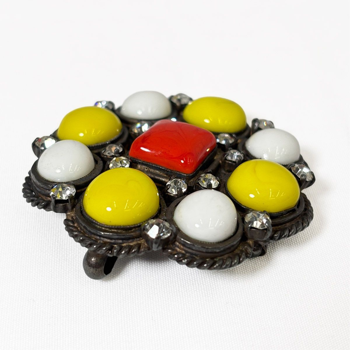 Chanel Vinte Gibrochi Brooch — view 5