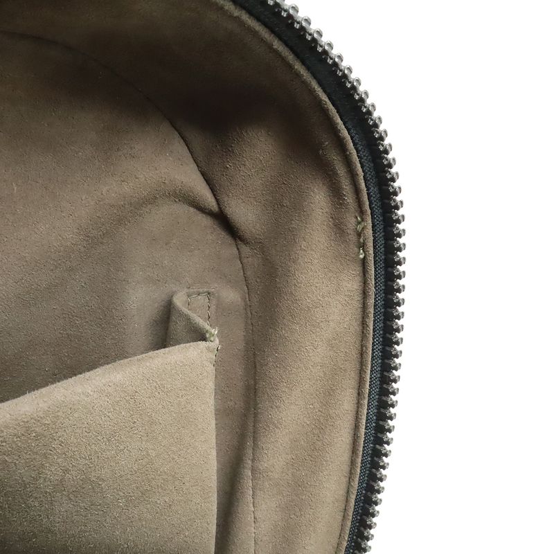Gucci GG Supreme Backpack Rucksack Sac Daypack Leather Beige Black Silver — view 4