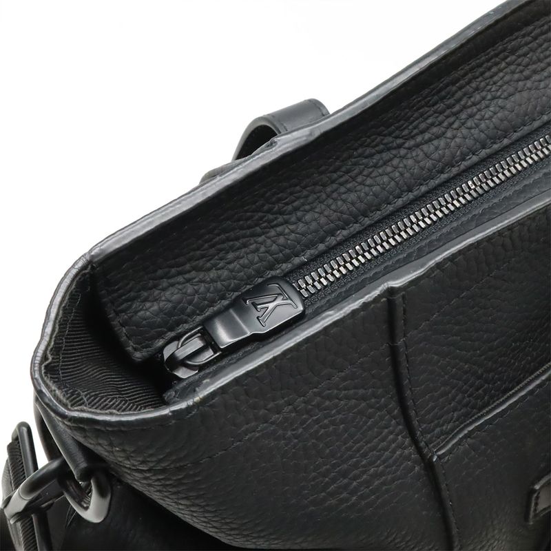 Louis Vuitton Christopher Tote Bag 2-Way Shoulder Crossbody Taurillon — view 5