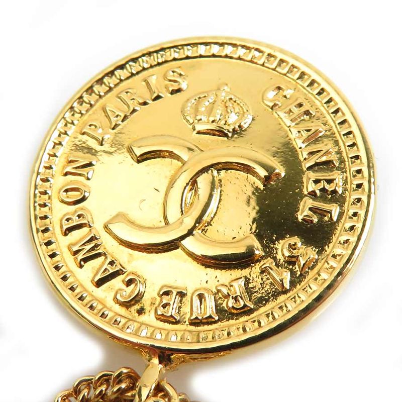 Chanel Brooch Bag Motif — view 3