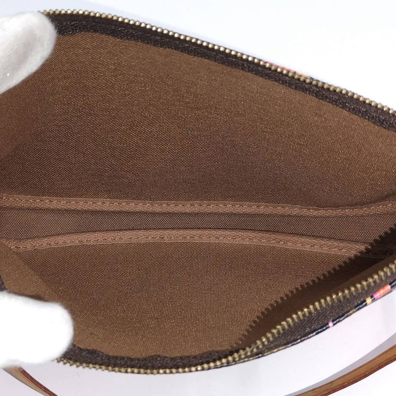 Louis Vuitton Pochette Accessories Pouch Monogram Rose — view 9