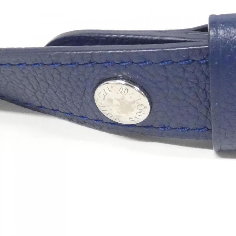 Louis Vuitton Lock Me Bucket Shoulder Bag — view 8