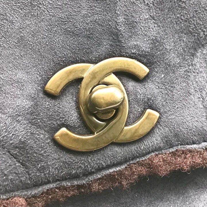 Chanel CC Logo Turnlock Mouton Hand Clutch Navy — view 9