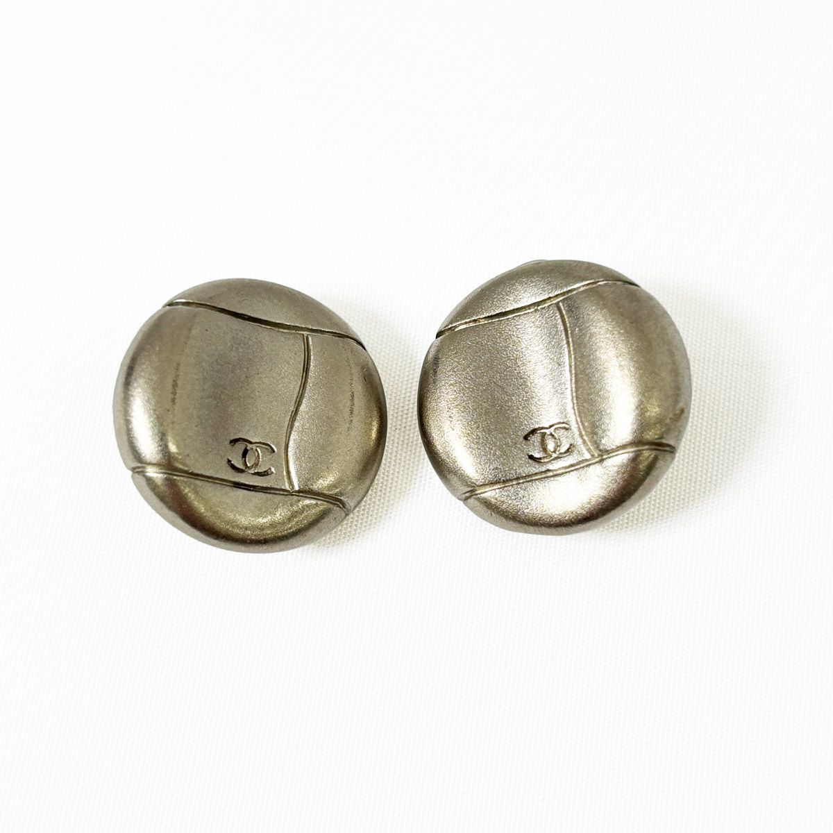 Chanel CC Logo Earrings Metal Silver — view 3