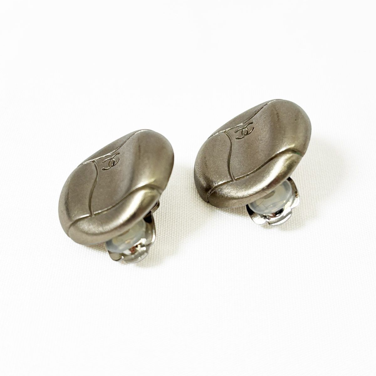 Chanel CC Logo Earrings Metal Silver — view 4