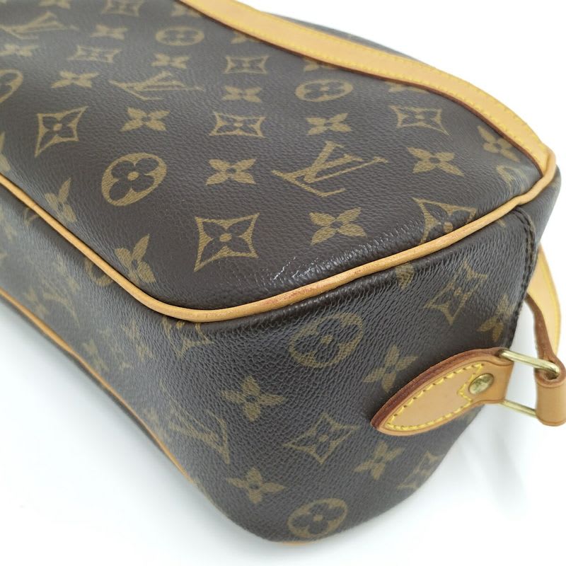Louis Vuitton Shoulder Bag Blois Monogram — view 4