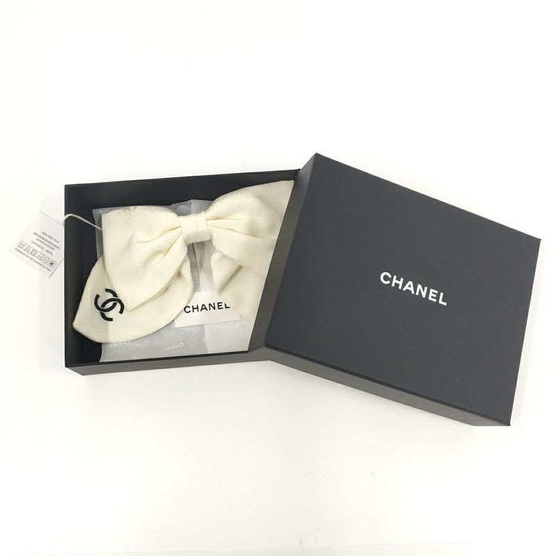 Chanel Barrette Ribbon Coco Mark White — view 8