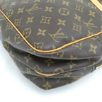 Louis Vuitton Reporter GM Shoulder Bag Monogram — view 6