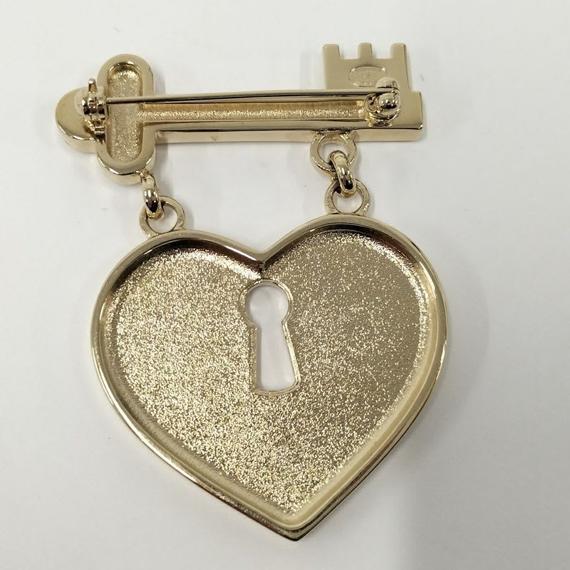 Chanel Brooch Heart Lock Plated — view 3